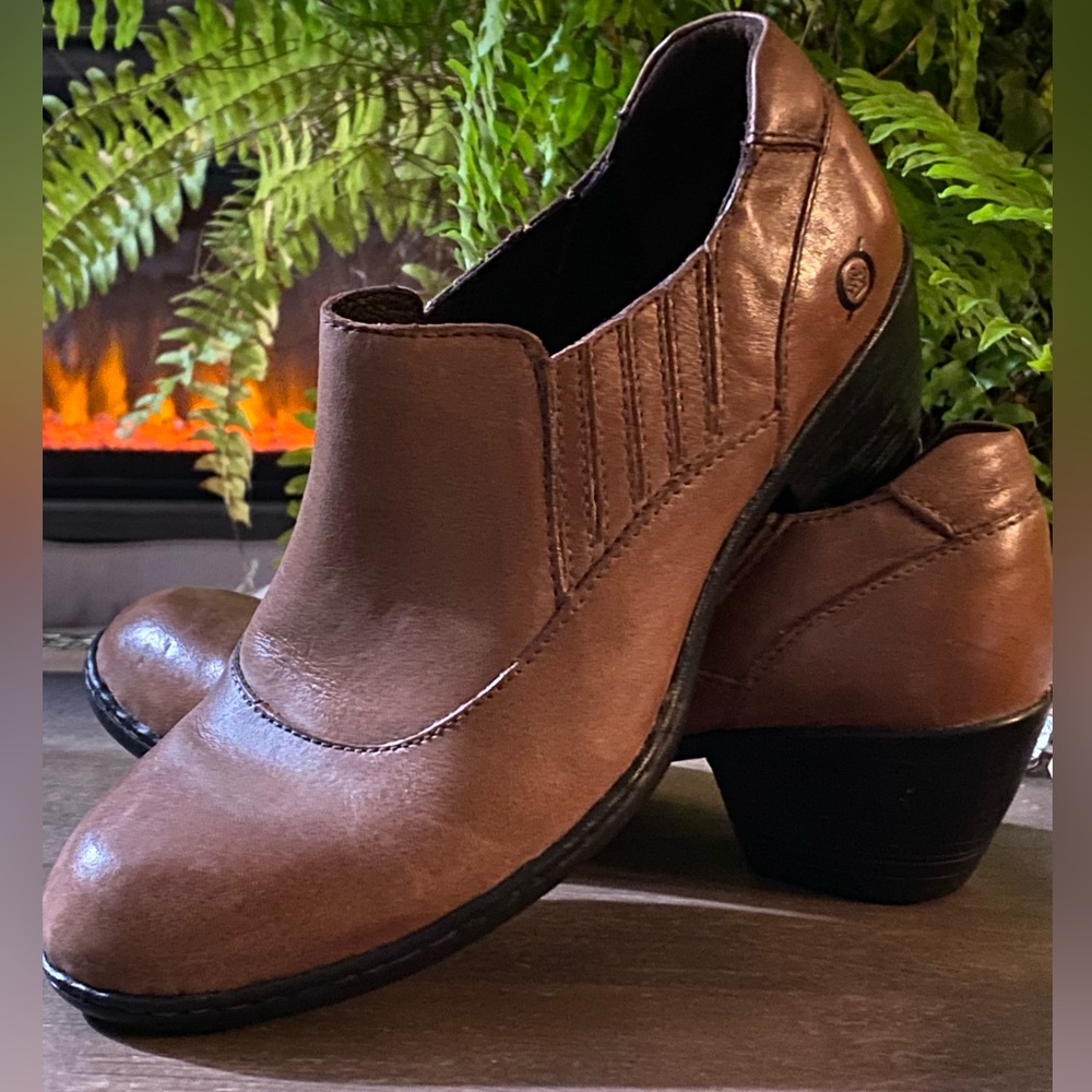 Born Chestnut Leather Booties      Size: 6/36.5 🔥🔥